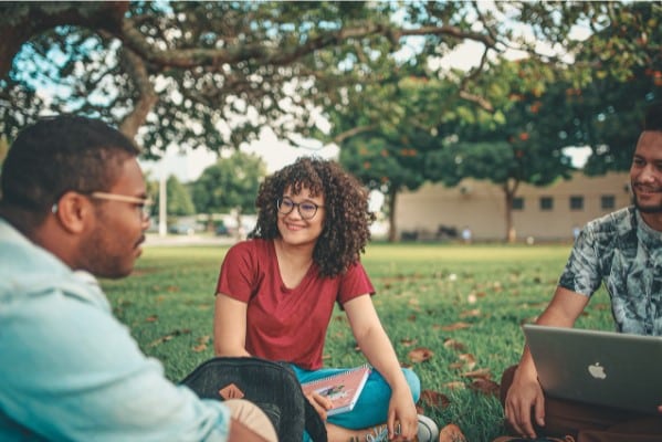 Être capable de travailler en groupe