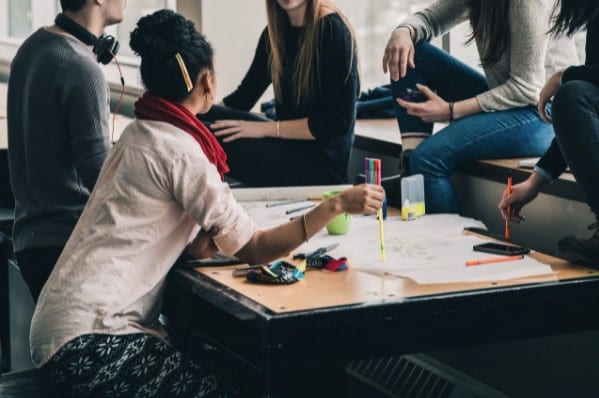 Être capable de travailler en groupe